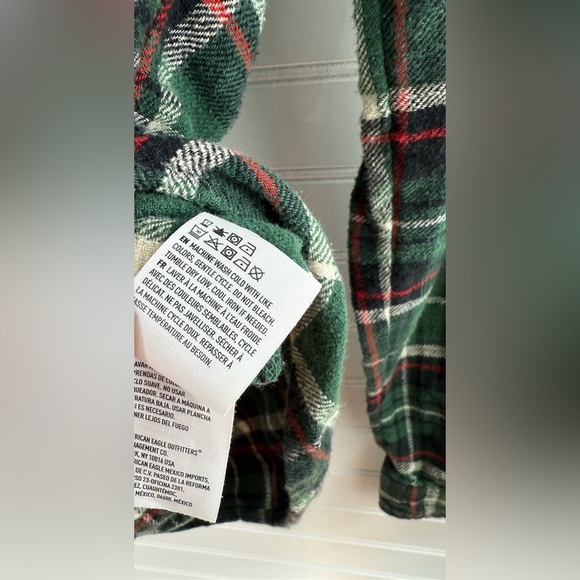 American Eagle women’s green & red plaid boyfriend fit flannel shirt. Size XXS - Picture 5 of 5